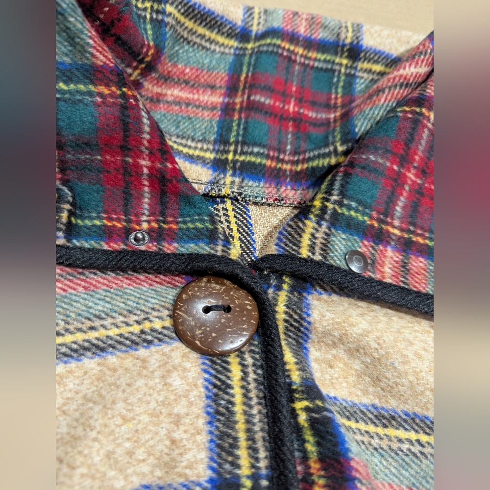 Sweaterworks Tan Brown Red Green Plaid Poncho Snap Collar One Size Fits Most EUC - Picture 5 of 8